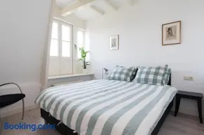 Central Rooftop Terrace Guest Suite - Image 1