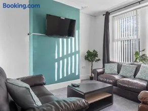 Harrington Haven 4 Bed Contractor Friendly House with Parking Workington - Image 4