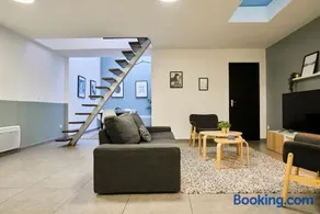 4 bedroom apartment with parking ! - Image 2
