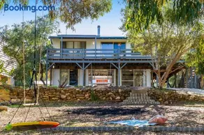 Lens Lodge - Spacious beach Home - Image 1