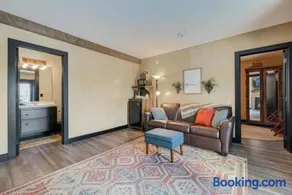 Rustic Suite · Romantic Getaway on Main Street - Rustic Suite - Image 5