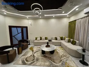 LAHORE VILLA 1 Kanal Ground floor 2 beds, 2 bath, 1 living room, Kitchen ,dinning room - Image 1