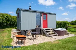 The Big Cwtch Shepherd's Hut - Image 1
