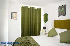 Ground Floor Apartment Sleeps 4 Parking - Image 1