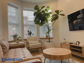 Beautiful Apartment shared with the Host in the Heart of Bushwick - Image 1