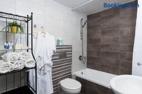 2 Br Apartment In Natanstrauss St Jerusalem Israel - Image 4