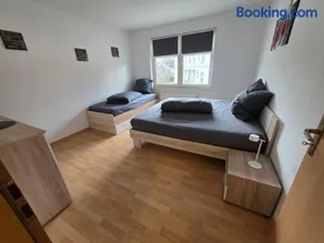 69m2 FERIENWOHNUNG mit PARKPLATZ an der Unterkunft Apartment am Zittauer Stadtzentrum Top Lage - Wohnen auf Zeit - 3 Raum Wohnung - Image 2
