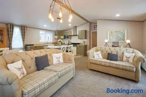 The White Rose Lodge with Hot Tub - Image 3