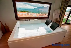 Miramundos Jacuzzi privado y vistas Escapadas románticas en Magina - Image 1