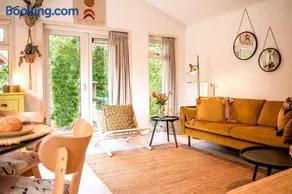 StayatSas Julia, Stijlvol Natuurhuisje met Grote Omheinde Tuin - Image 4