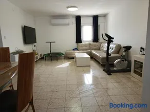 Sderot Family Work & Play Apartment - Image 1