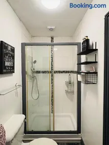 4BR House Free Parking Sleeps 7 Wolverhampton - Image 3