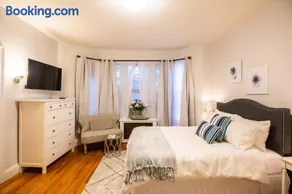 Spacious Studio, Coolidge Corner, Public Transpor - Image 1