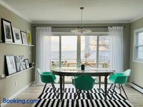 Waterfront Designer Retreat! Stunning Sunsets! Less than 5 minutes to the beach! - Image 2