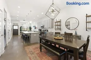 Modern 3BR with Rooftop - 10 Min to Broadway - Image 4