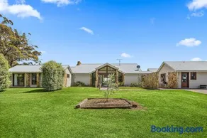 Exeter House Estate Vineyard Residence - Image 3