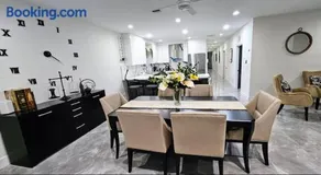 Spacious Villa with Hot Tub Near MIA Sleeps 12 - Image 2