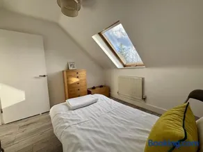 Egham Modern Two Bedroom Apartment - Image 3