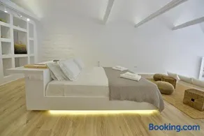 Hydra Hospitality Port Apartment - Image 4