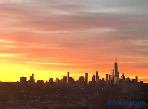 Triple See NY Now - Sleeps 41 -15 Mins to NYC - Image 4