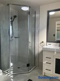 Modern Beach Apartment - Image 5