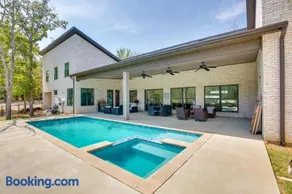 Relax Fireside! Waterfront Malakoff Home w/ Pool - Image 2
