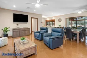 The Shamrock Luxury Retreat - Image 2