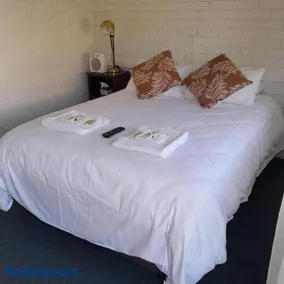 The Frontier Motel - Image 2