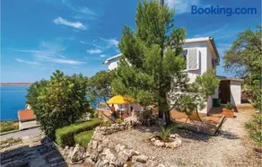 2 Bedroom Beach Front Apartment In Lukovo Sugarje - Image 2