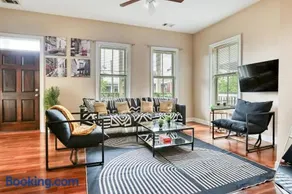 Duplex by Forsyth Park - 2 King Beds - Patio & Balcony - Image 2