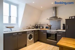 2 bedroom apartment in the heart of the old town - Image 5