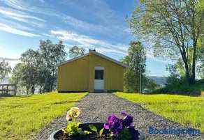 Sea View Cabin near Senja The Yellow House - Image 2
