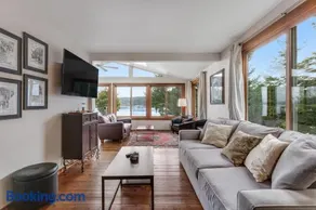 Seabeck House & Cottage on Hood Canal - Image 2