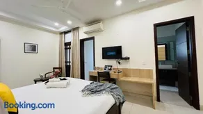 BluO Studio5 Golf Course Road - Gym, Terrace Garden - Image 3