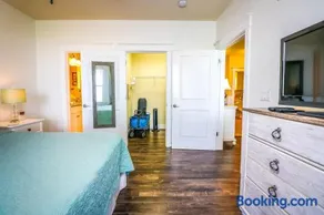 Beautiful two-bedroom with bay views in the lovely Pointe West Resort - Image 2