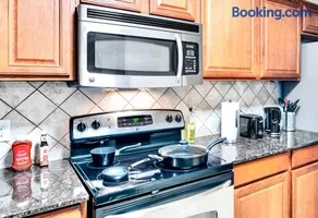 Stylish Retreat, 9 Min to DFW Airport & AT&T Stadium - Image 3