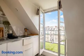 Sebastopol Chic Balcon & Parisian View - Image 3