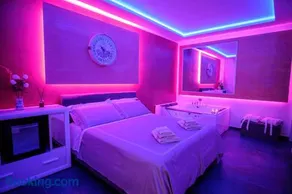 Aurora Rooms and Suite - Image 2