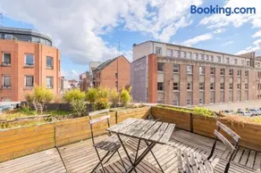 Appartement lumineux avec rooftop et garage privé. - Image 1