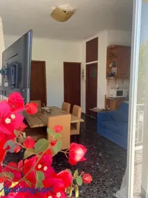 Cosy spot near the beach only 45 min from Athens - Image 2