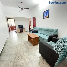 WHITE HOUSE - 3BHK Elegant Apartment - Image 4