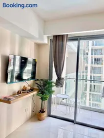 Luxury Condo near NAIA Airport & MOA with FREE Pool & Gym - Image 2