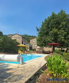Maison en pierre avec piscine - Image 1