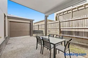 Modern Comfort Patio and Workstation with Garage - Image 5