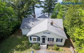 Lakefront cottage w/ beautiful views of Moosehead Lake & Big Moose Mountain - Image 1