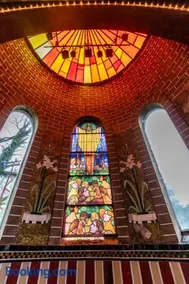 La Chapelle de verre, un lieu unique au monde - Image 1