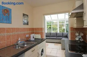 Holiday Bungalow, short drive to 7 Beaches! - Image 5