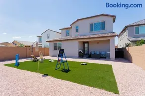 Modern Desert Home-Great for families & groups, near golf, hiking, and city fun, Private in-law suite with own entrance also available separately - Image 4
