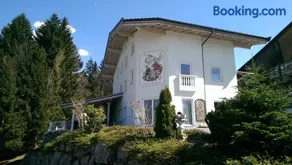 Villa-Musica "Das Harmonikahaus" Apartments, Harmonikabau und Seminare - Image 1