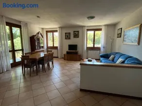 Signorile quadrilocale nel verde di Villa Guardia - Image 1
